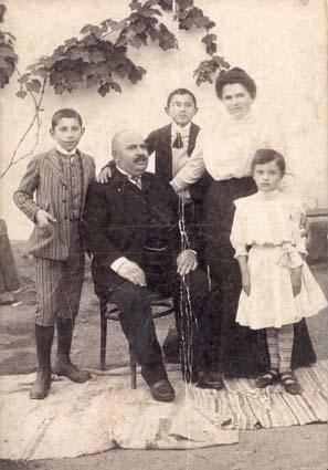 Steiner Sándor és családja, Borossebes (forrás: Centropa.org)